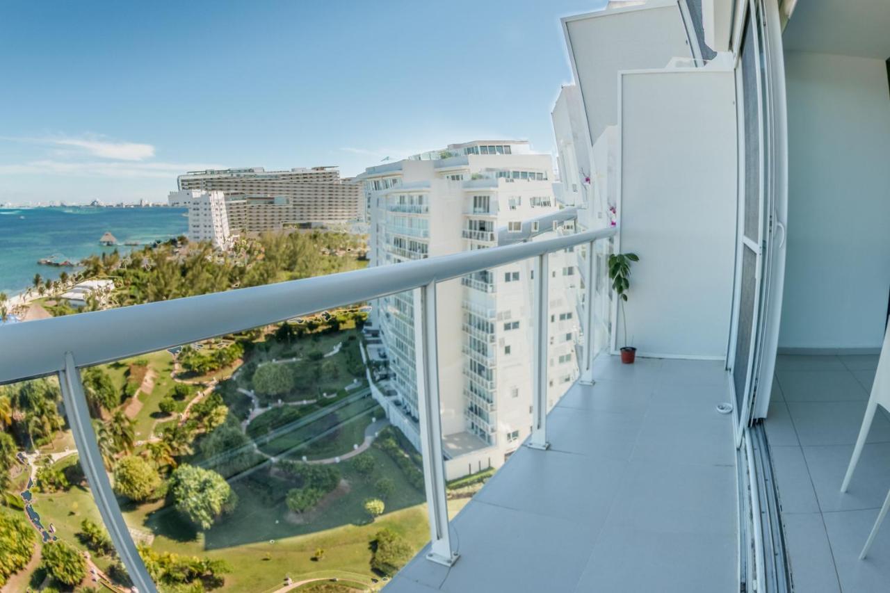 Beachfront Luxury Apartments Cancun Exterior photo